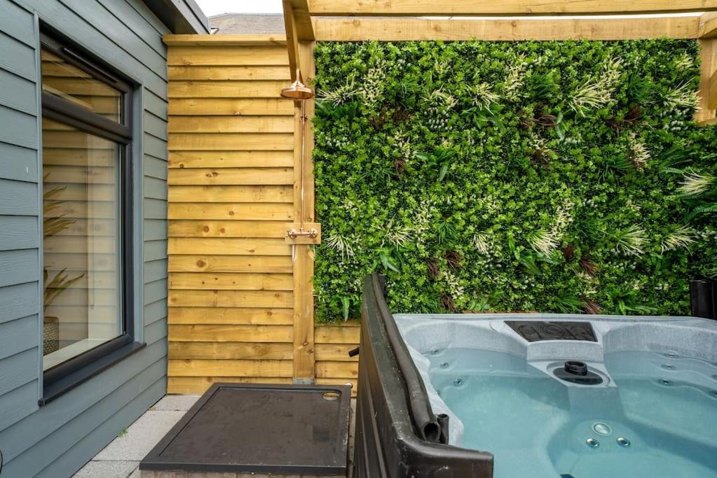 Cottage With Hot Tub Near Knockhill Saline エクステリア 写真