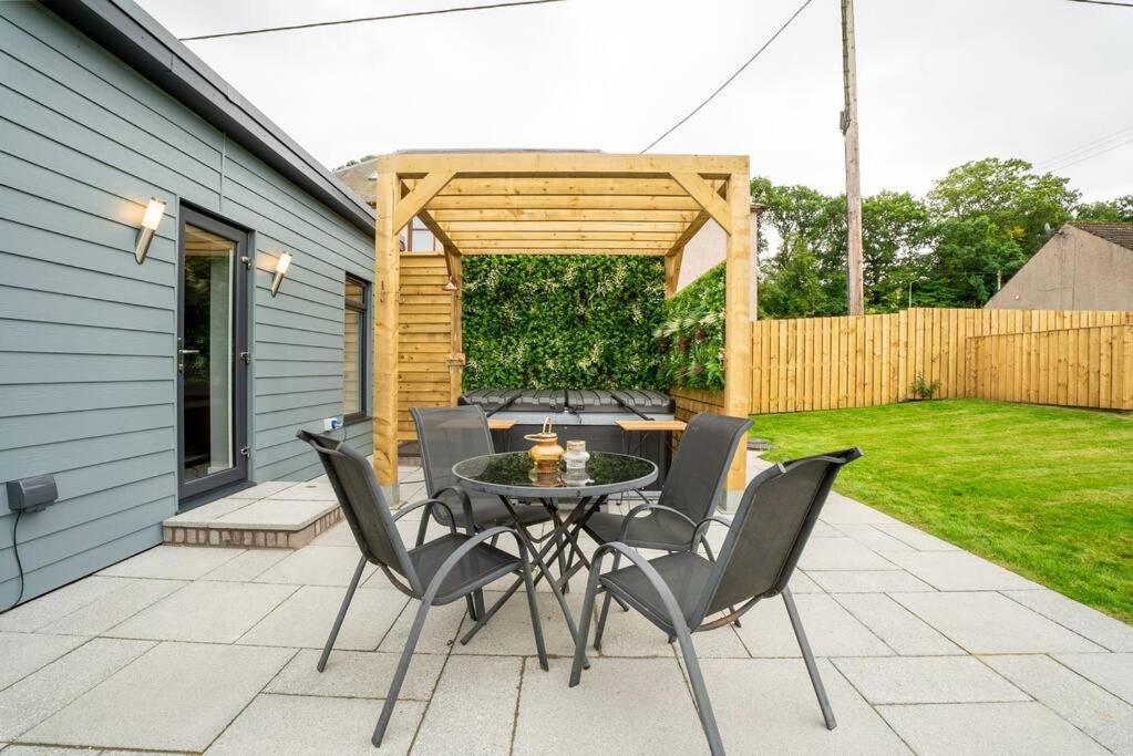 Cottage With Hot Tub Near Knockhill Saline エクステリア 写真